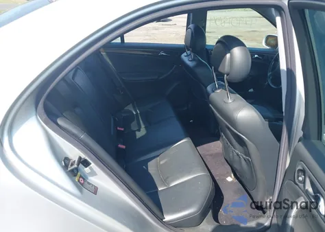 2002 Mercedes-Benz C 320 z USA, uszkodzony, nr VIN WDBRF64J42E008165